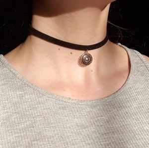 Suede choker with pendant